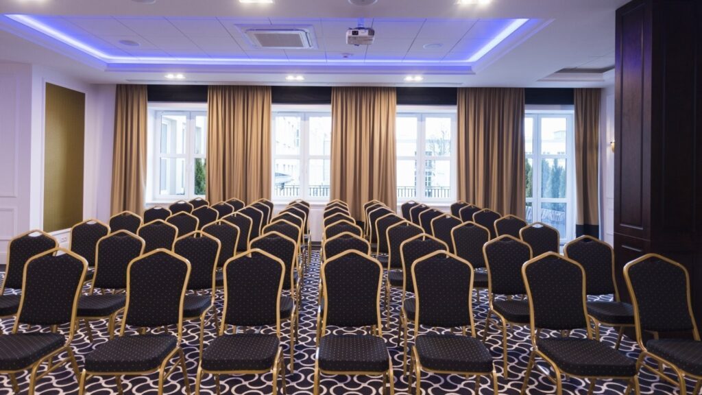 zasłony uszyte na wymiar do sali konferencyjnej