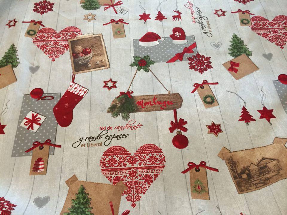 tkanina ze świątecznymi nadrukami