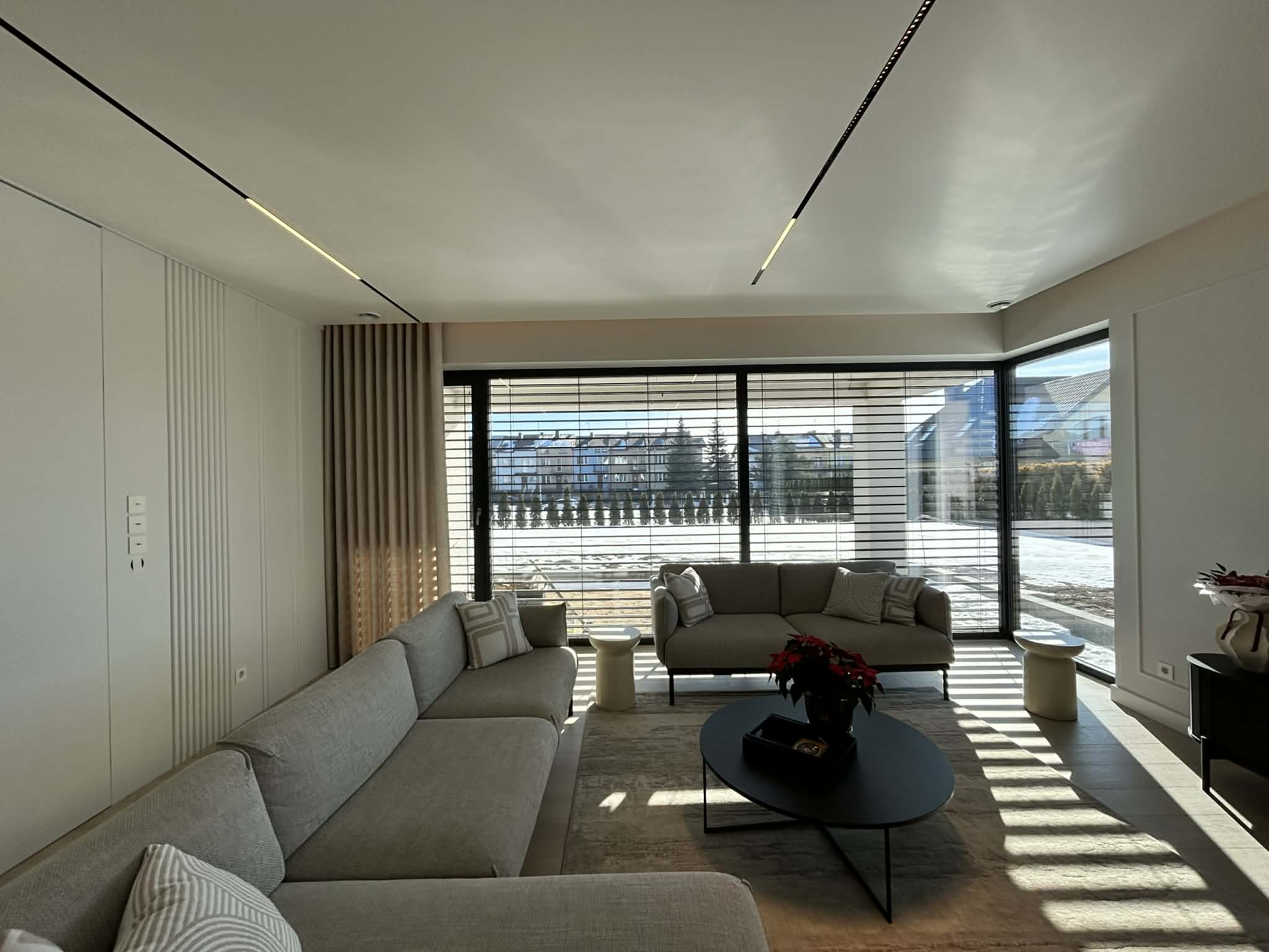 nowoczesny salon, zasłony