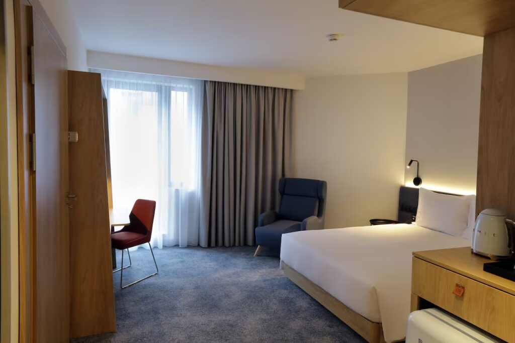 zasłony zaciemniające hotel sieci Hilton